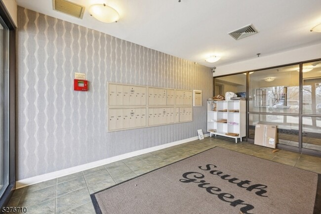 Building Photo - 41 Mt Kemble Ave