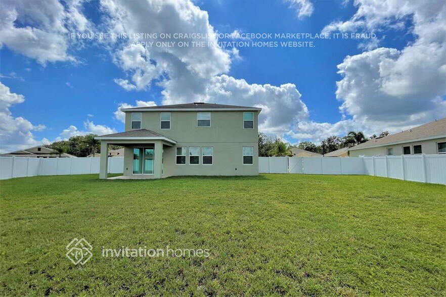 Building Photo - 15225 Las Olas Pl