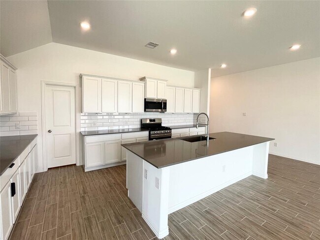 Building Photo - 2243 Rustboro Dr