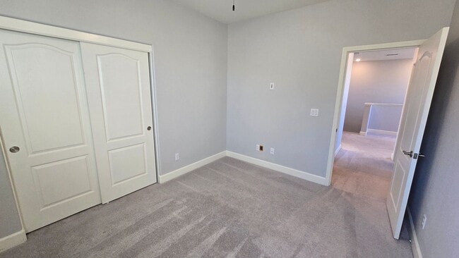 Building Photo - Beautiful two story Spanish springs home