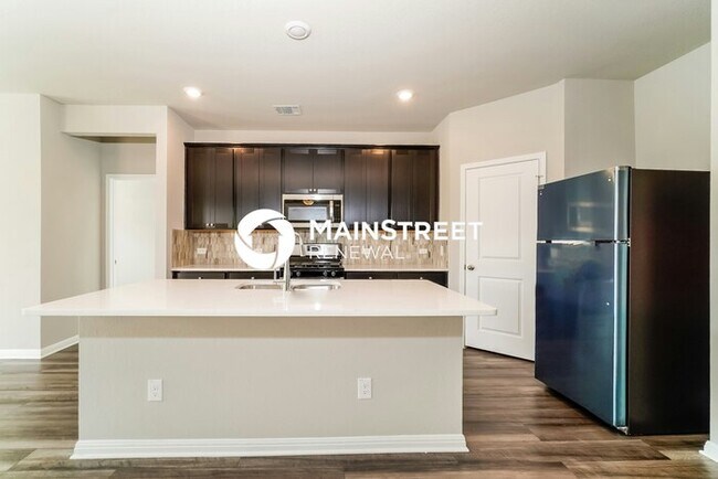 Building Photo - 4 Bedroom Pet-Friendly Home in HUTTO, TX with Main Street Renewal