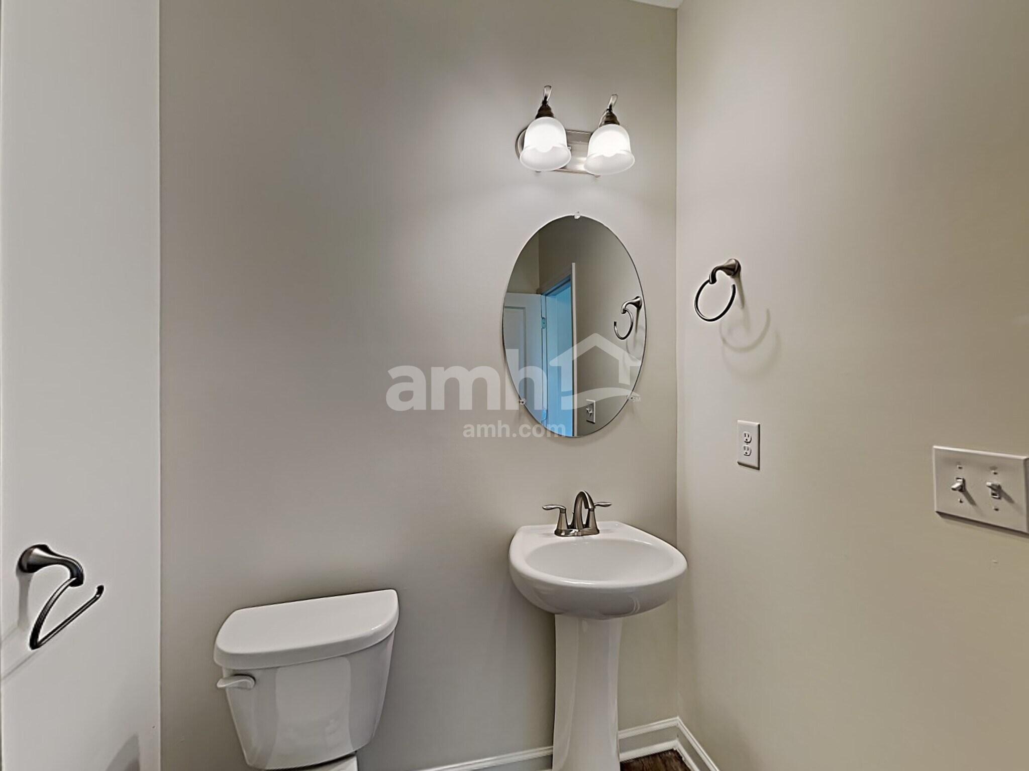 Building Photo - 136 Ivy Brook Dr