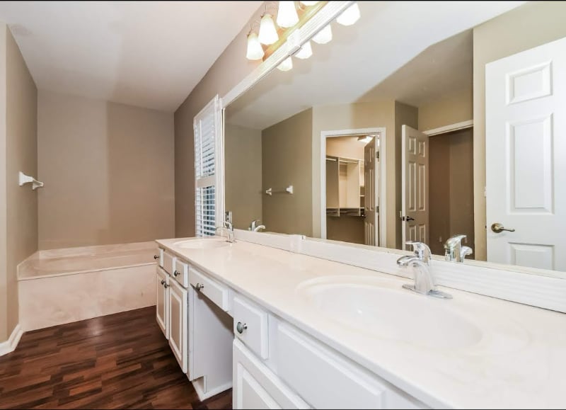 Building Photo - 4558 Glenbury Ct S