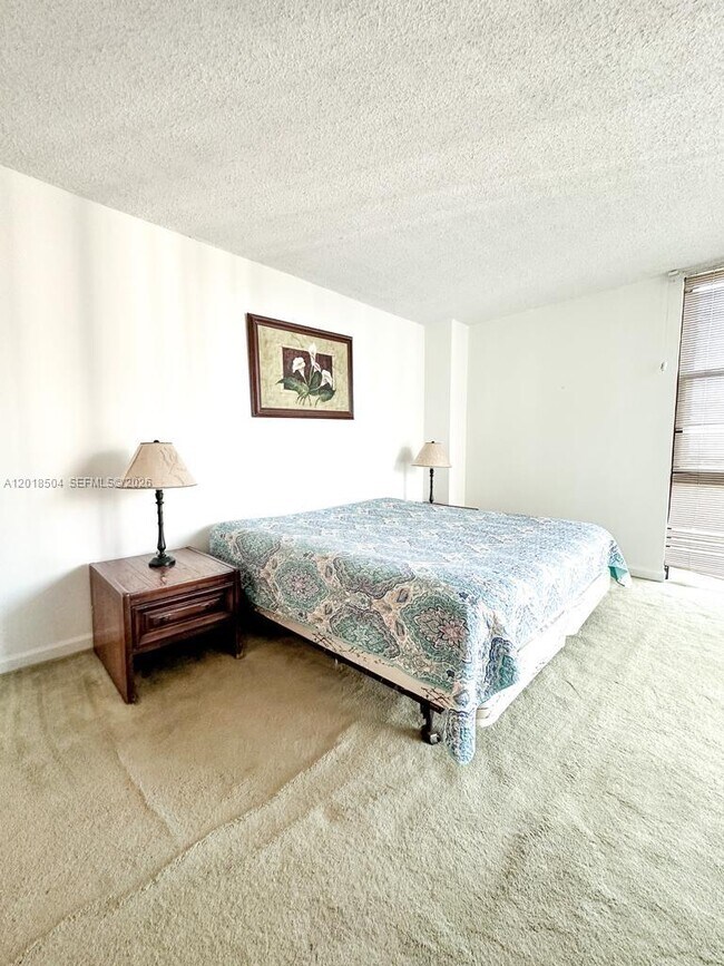 Building Photo - 20335 W Country Club Dr