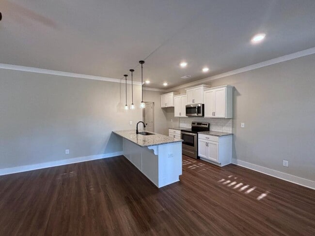 Building Photo - 173 Russell Way