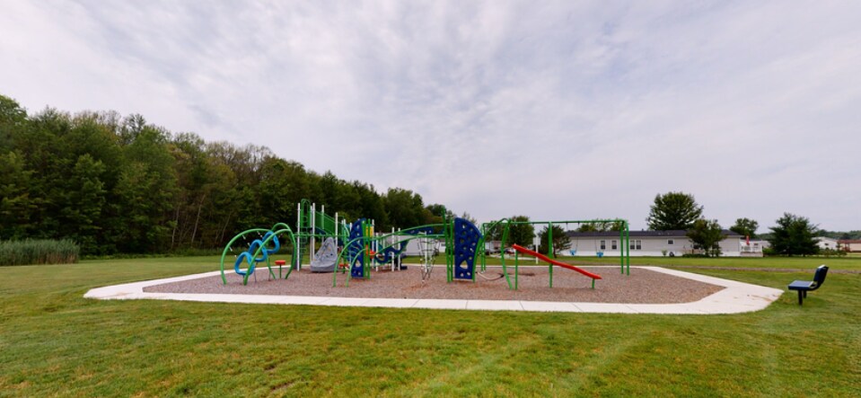 Building Photo - 725 Oak Ln