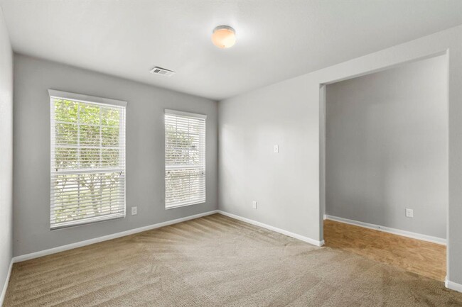 Building Photo - 15603 Walnut Leaf Ln