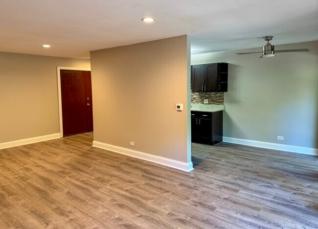 Building Photo - 5600 Hillcrest Ln