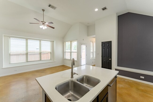 Building Photo - Stunning 3 bedroom/3 bathroom House in Austin!!!