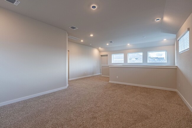 Building Photo - Beautiful 4 Bedroom, 2.5 Bathroom home in Manor!!!
