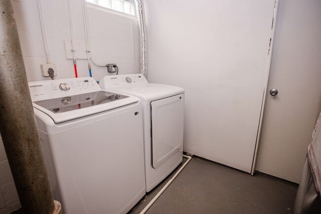 Building Photo - Beautiful Two bedroom home available for rent!