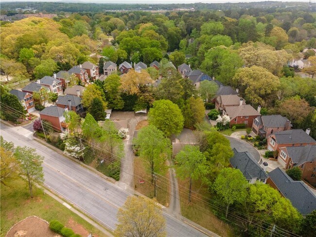 Building Photo - 1387 Church St