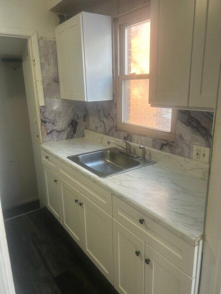 Building Photo - 6515 Woodmont Ave