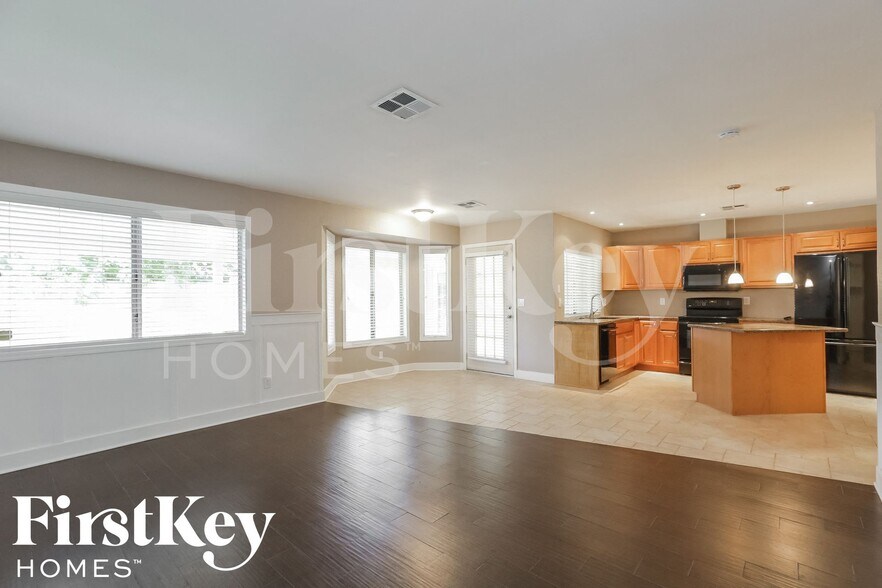 Building Photo - 7366 W Jenan Dr
