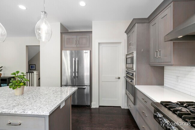 Building Photo - 3757 Lake Birch St NE