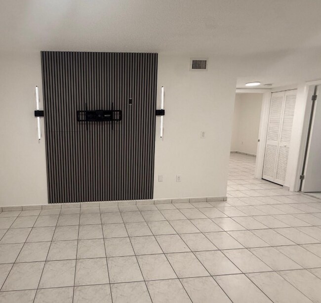 Building Photo - 3262 W 70th St