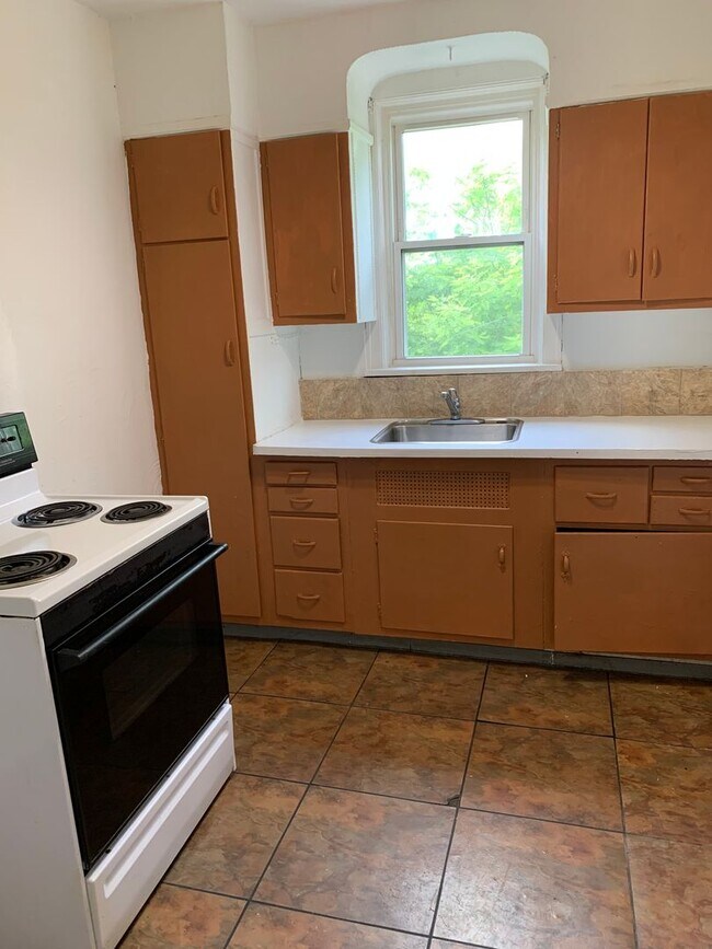 Building Photo - 3265 Sunset Blvd