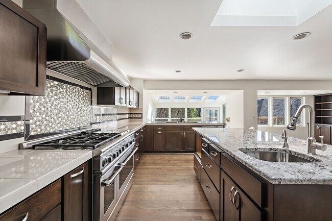 Building Photo - 4-Bedroom Luxury Home for Rent by Portland Golf Club