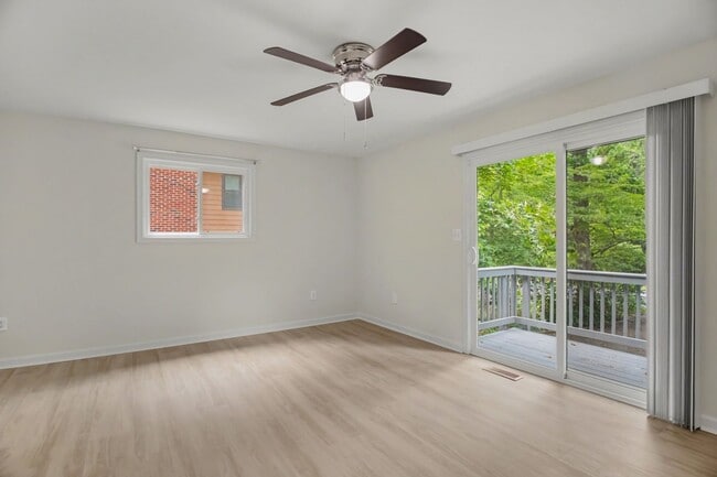 Building Photo - 201 Birchside Cir