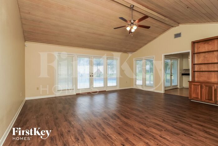 Building Photo - 4911 Stonecrest Dr