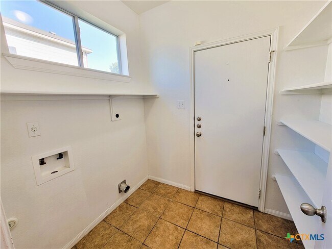Building Photo - 610 Taurus Dr