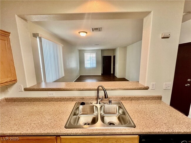 Building Photo - 1324 Sun Village Ave