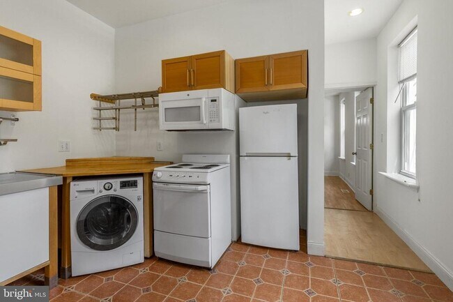 Building Photo - 3001 W Girard Ave