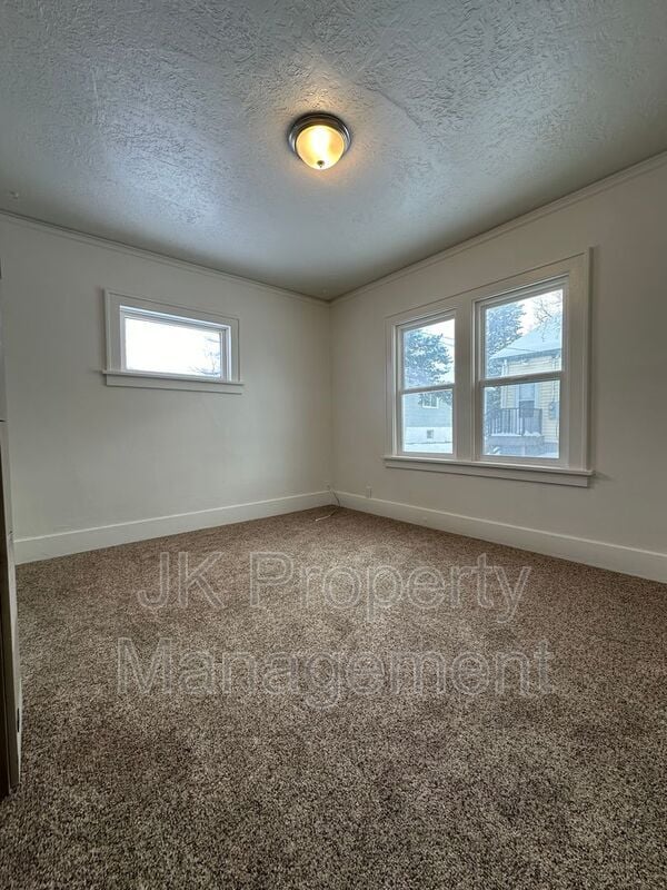 Building Photo - 615 8th Ave S