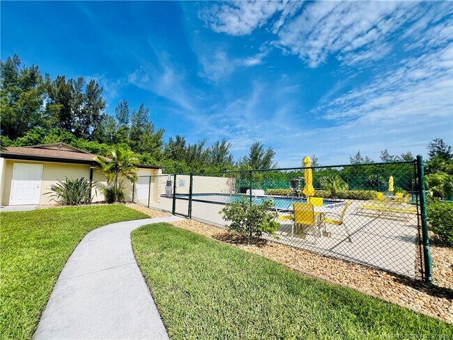 Building Photo - 4225 N Hwy A1A
