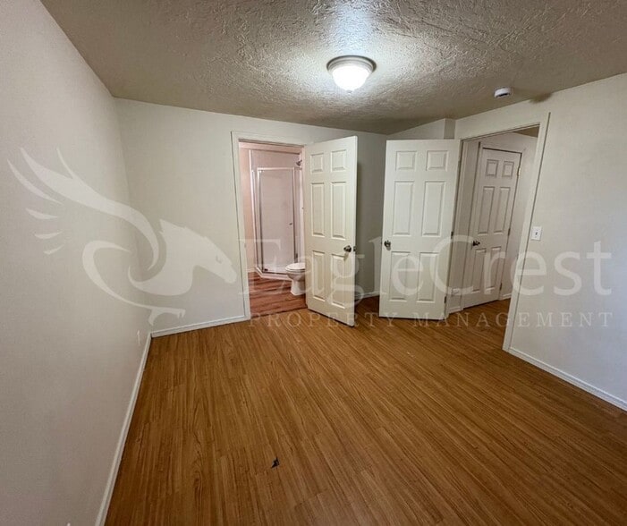 Building Photo - 706/708SCollege