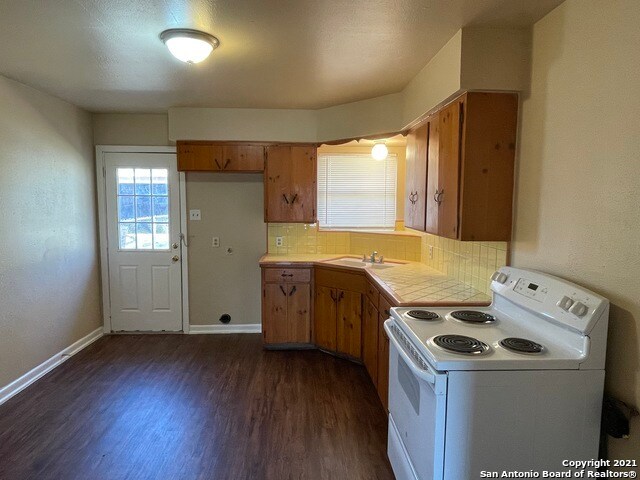 Building Photo - 211 Sunnyland Dr