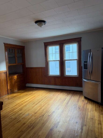 Building Photo - 7 View St