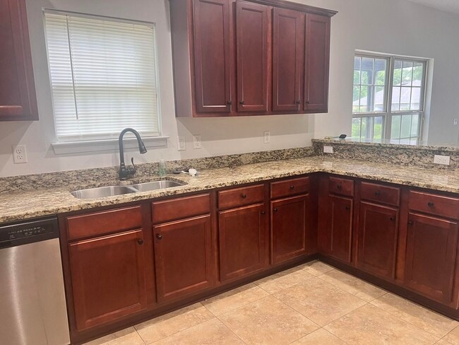 Building Photo - 411 Serene Ct