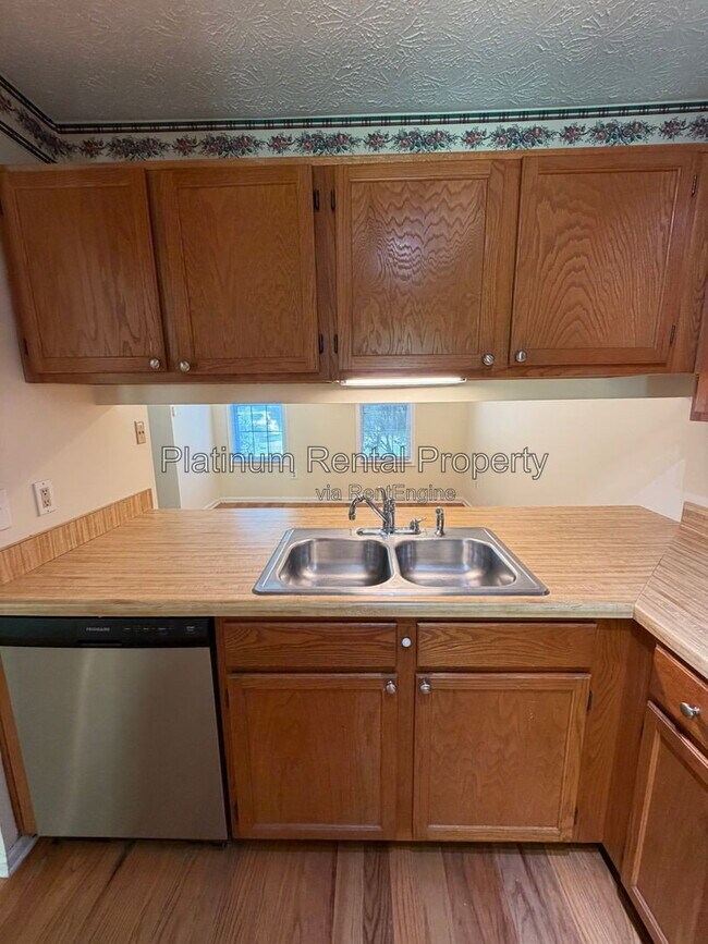 Building Photo - 6533 Meadow Rue Dr