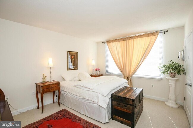 Master Bedroom - 2451 Midtown Ave