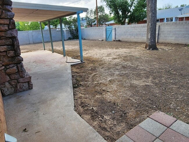 Building Photo - 613 Mimosa Dr