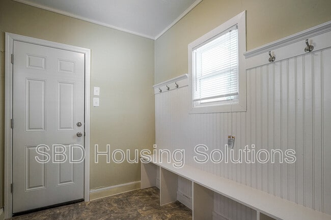 Building Photo - 711 E Fair St