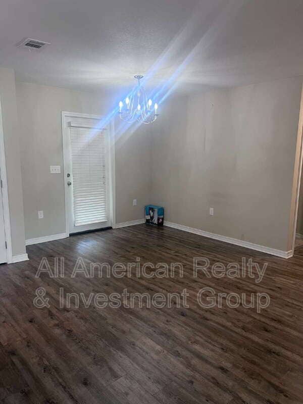 Building Photo - 426 Eisenhower Dr