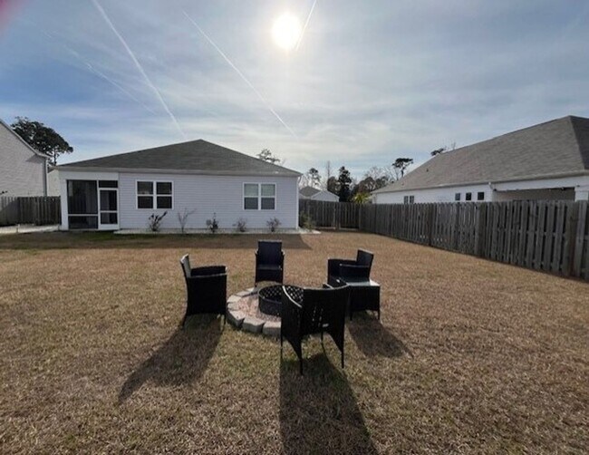 Building Photo - Stunning, Pet Friendly Home!