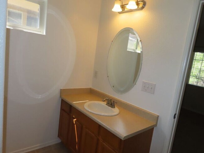 Building Photo - 41410 Juniper St