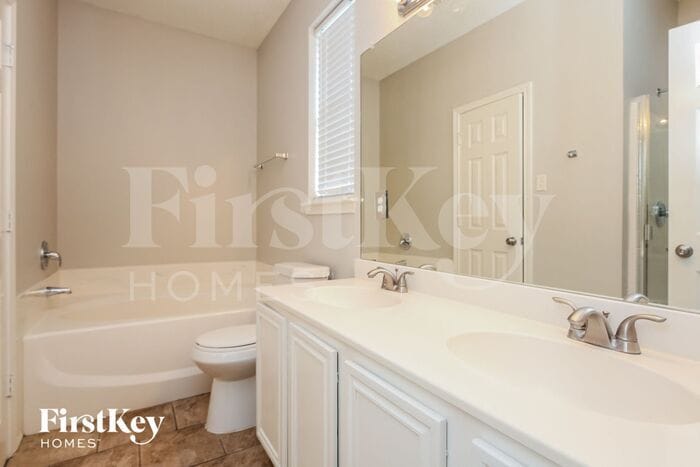 Building Photo - 500 Blueberry Hill Ln
