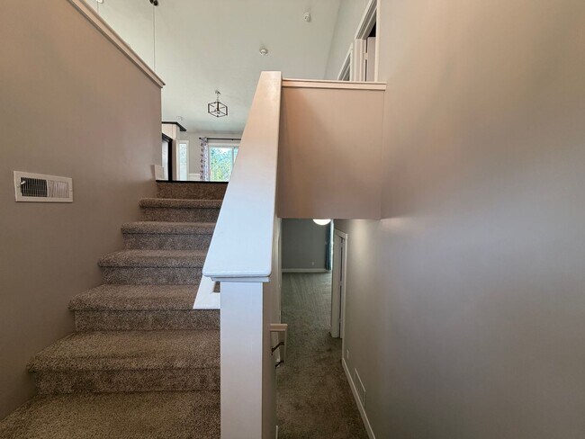 Building Photo - 1627 Hamlet Dr
