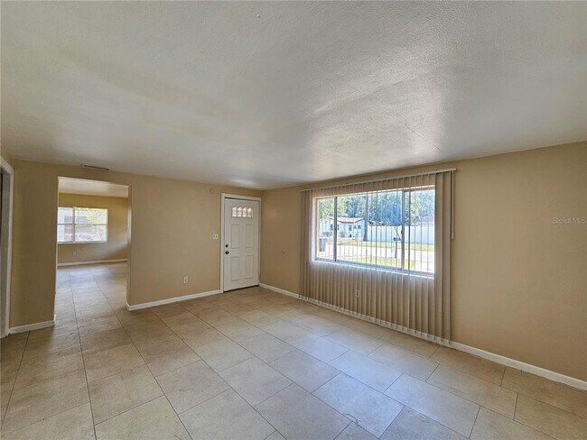 Building Photo - 2412 Kiwanis Ave