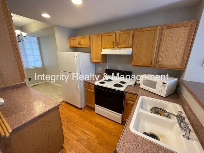 Building Photo - 9106 W Phillips Dr