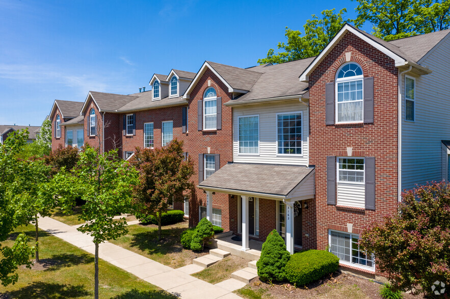 Primary Photo - Blue Heron Pointe Townhomes