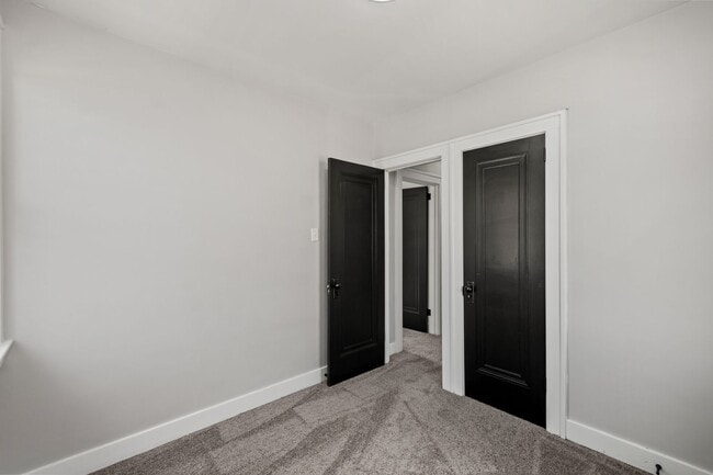 Building Photo - Beautiful 3 Bedroom House in Carrick Available May 1!