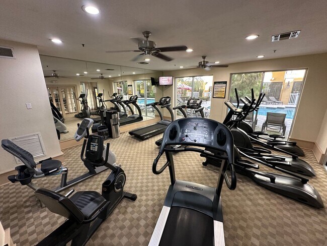 Building Photo - Spacious Downtown 1BR/1BA Condo with Pool View in Park North!!