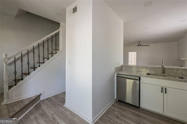 Building Photo - 348 Lakeridge Ct