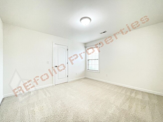 Building Photo - Lovely 5 Bedroom 4 Bathroom Single Family ...