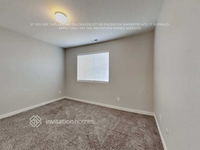 Building Photo - 4059 Creek Legend View